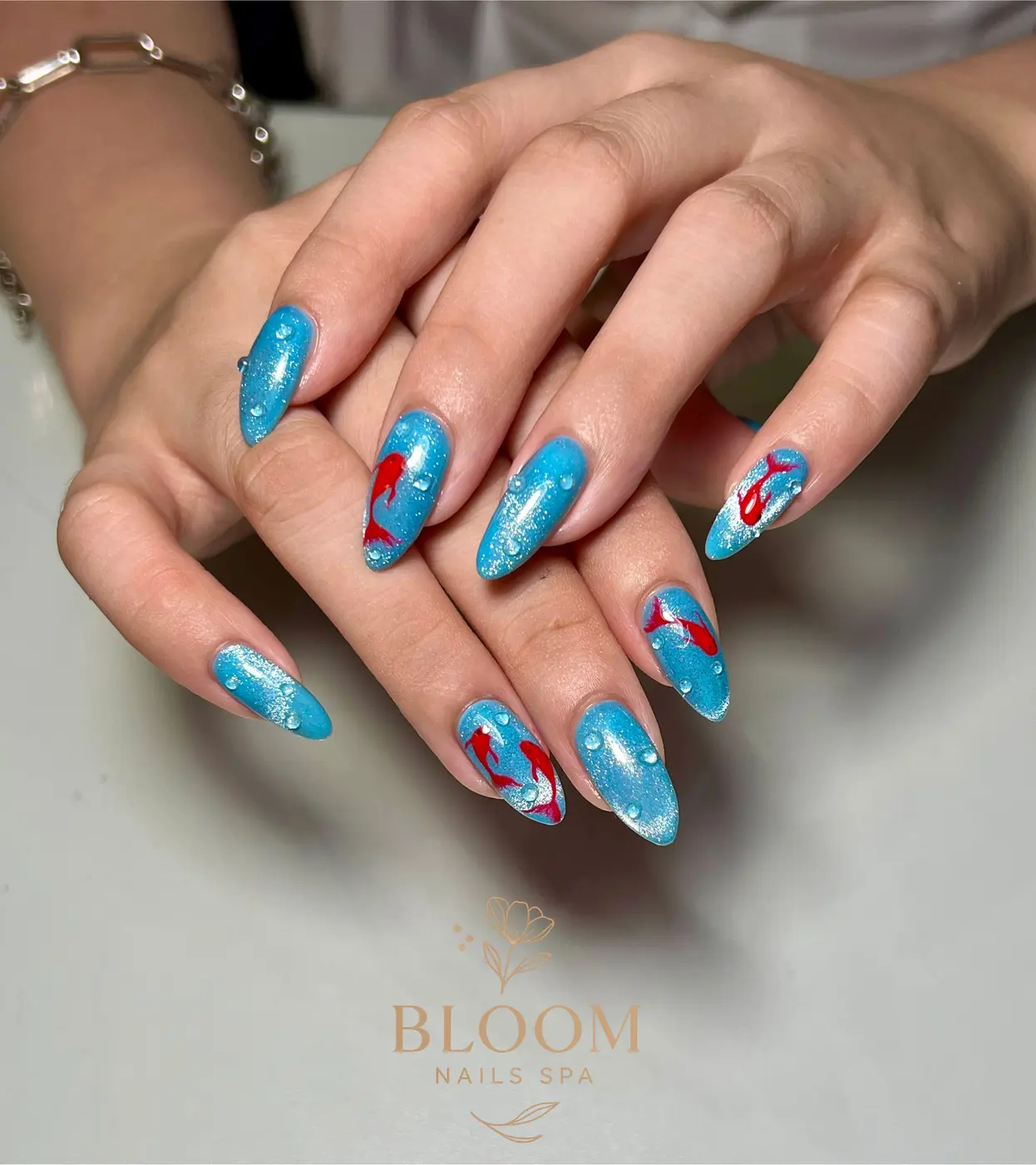 Diseño de uñas rojas elegantes en Miraflores - Bloom Nails Spa