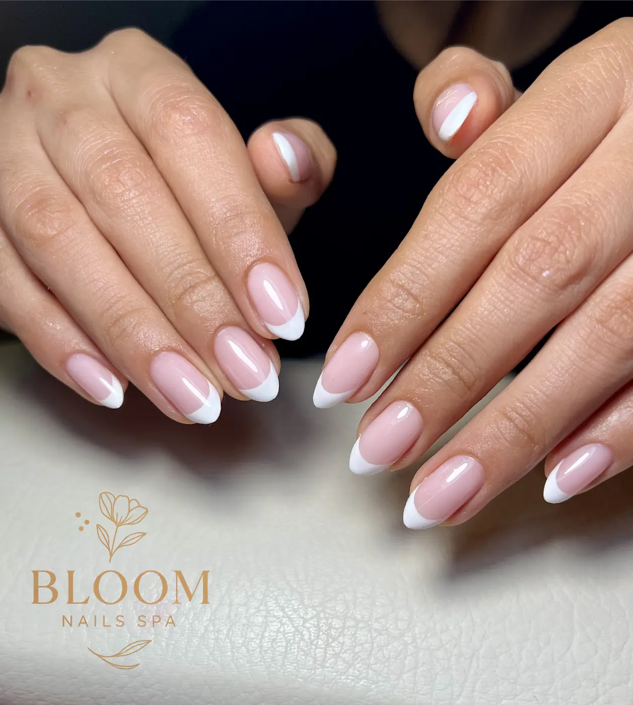 Diseño de uñas blancas afrancesadas en Miraflores - Bloom Nails Spa