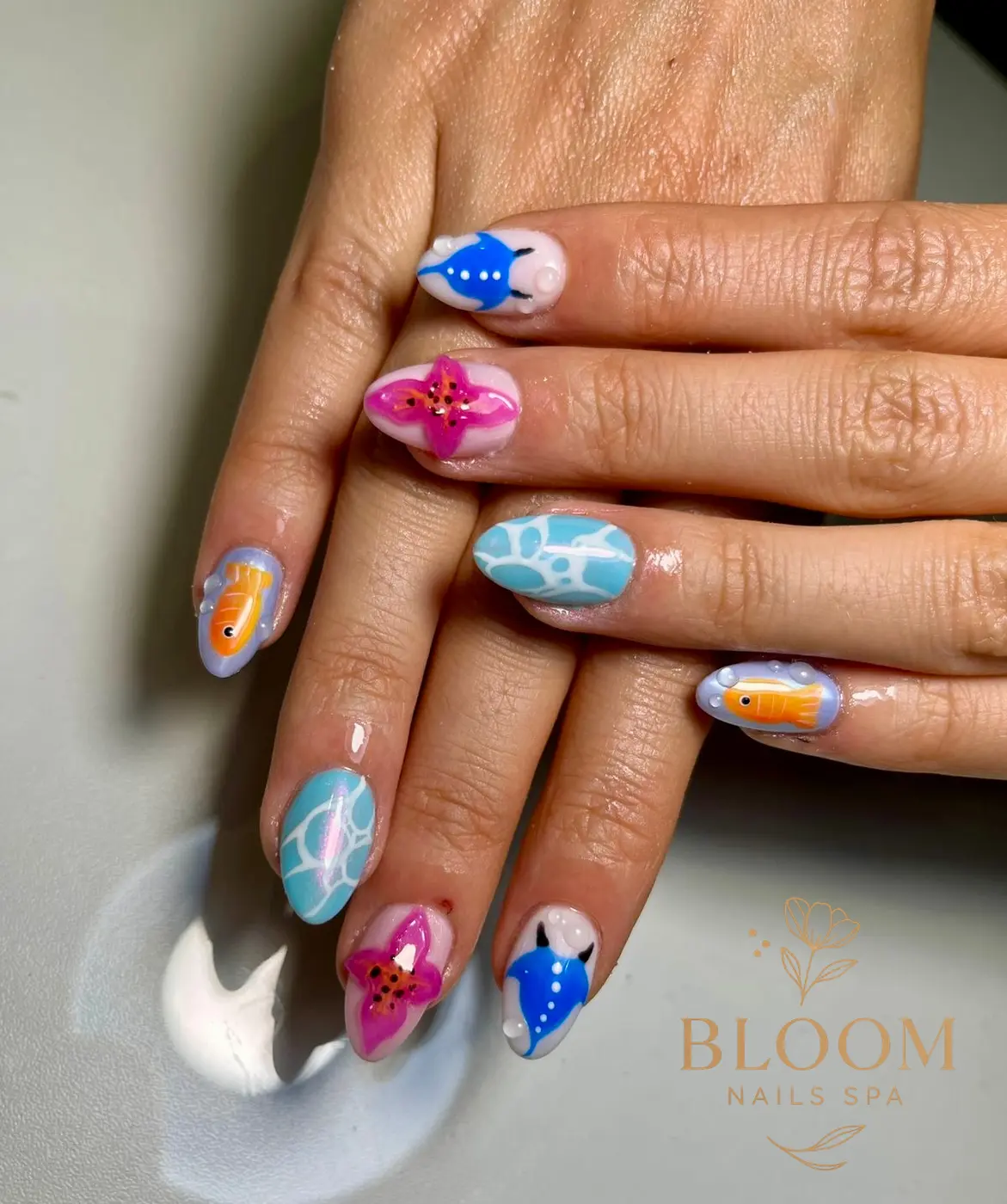 Diseño de uñas blancas cremosas en Miraflores - Bloom Nails Spa