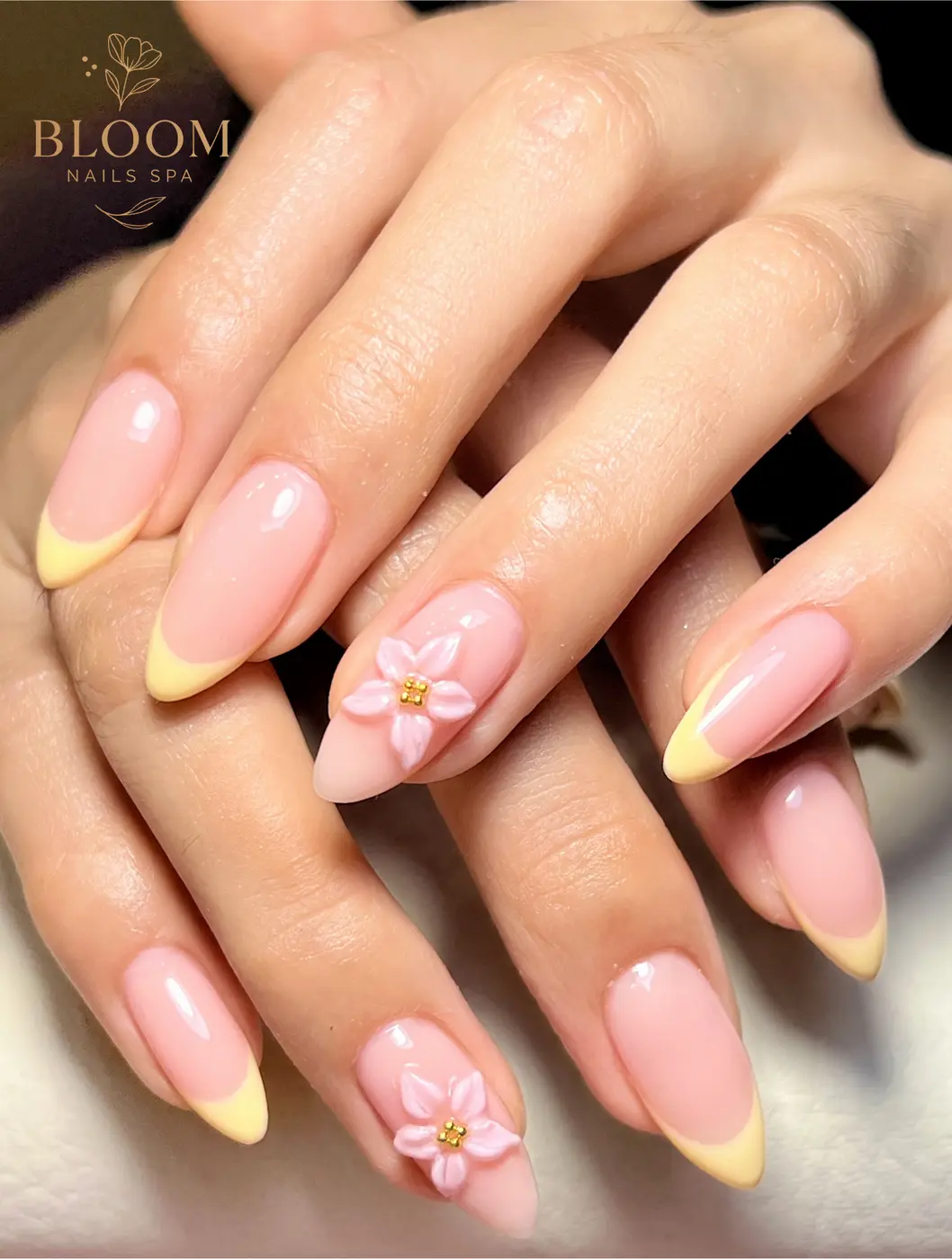 Diseño de uñas rojas almendra en Miraflores - Bloom Nails Spa